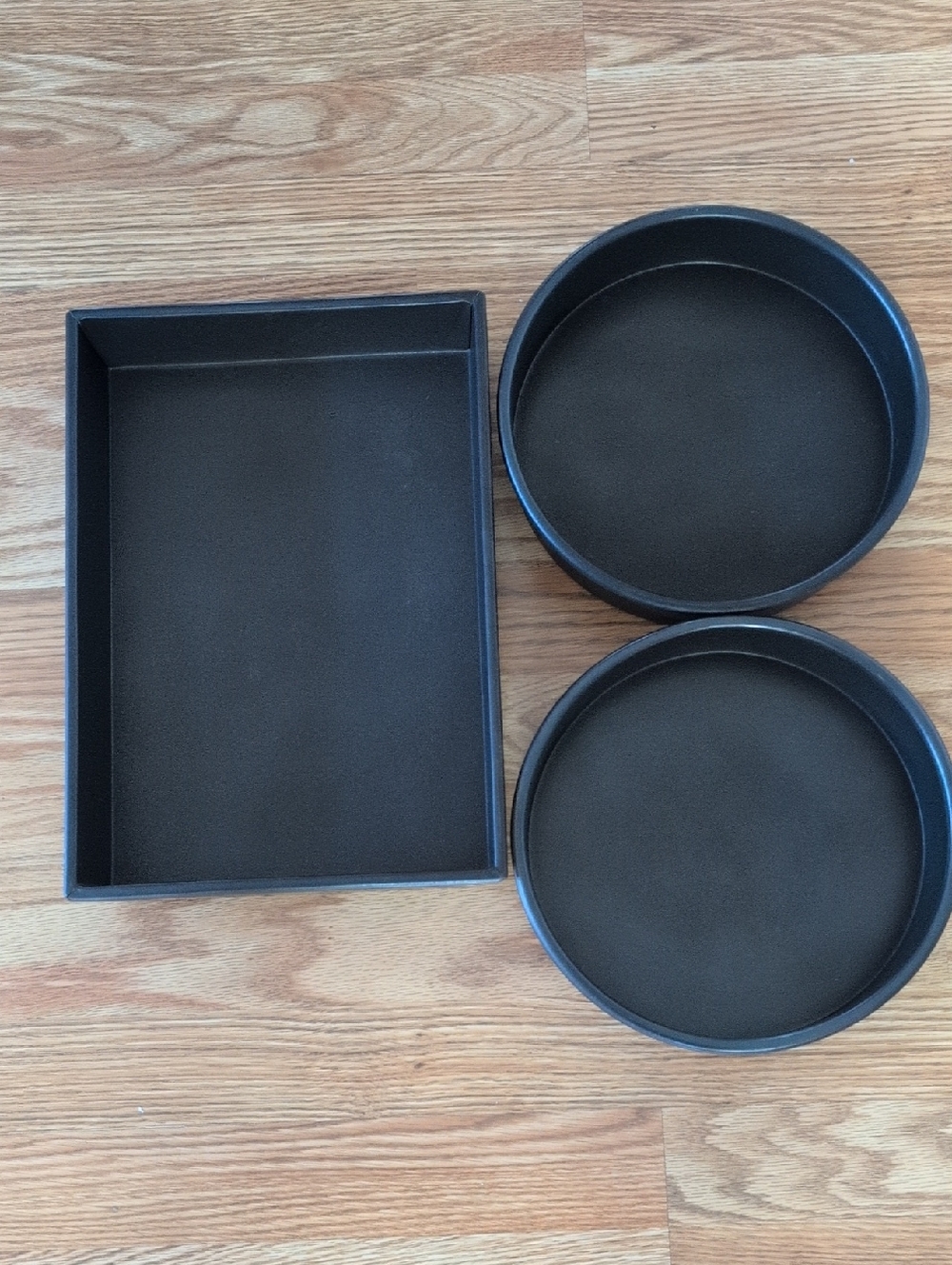 3 piece Black Nonstick Bakeware Set (2 Round Pans + 1 Rectangular Pan)